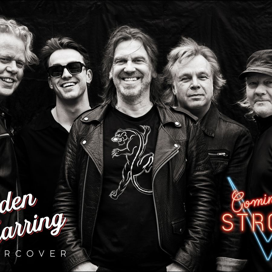 Een zwart wit foto van vijf mannen naast elkaar.